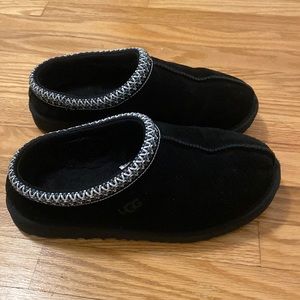size 4 black tasman uggs